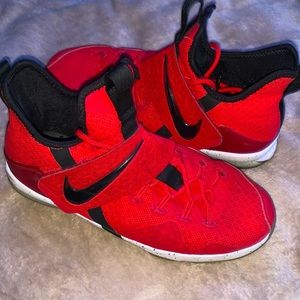 Nike LeBron‘s